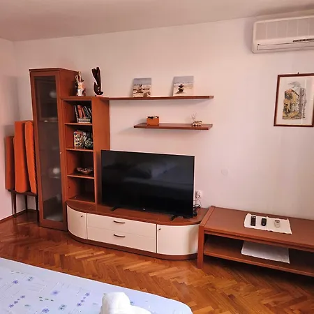Gemuetliches Kleines Schoenes Haus Fuer Max 4 Personen * Kraljevica